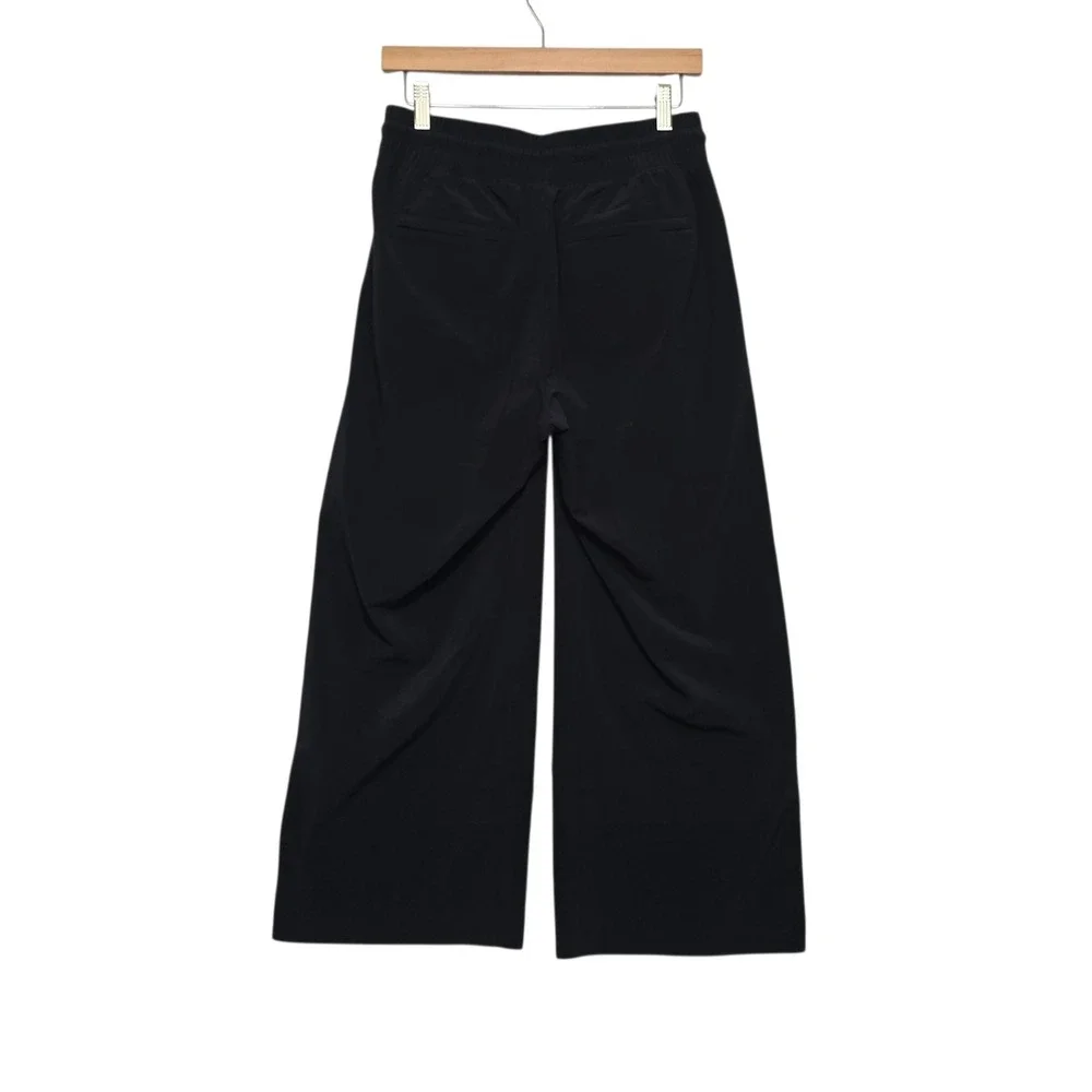 Athleta Avenue Wide Leg Crop Pant Black 657598-00 Womens 4 Smocked Waist Sporty